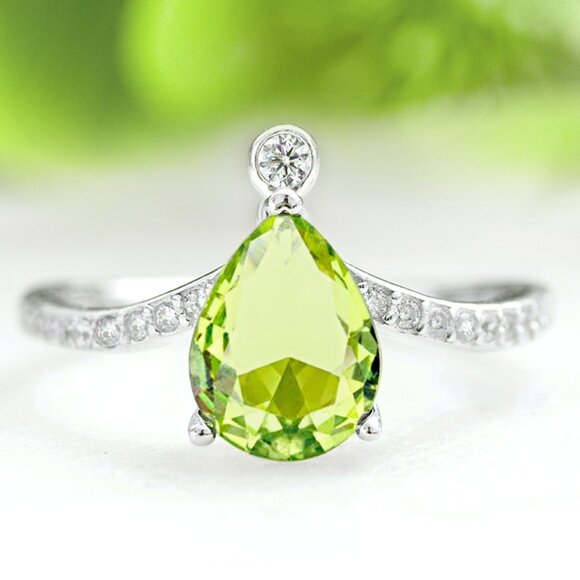 Green Peridot  Pear ring, size 8, 925 Sterling Silver - Picture 1 of 7